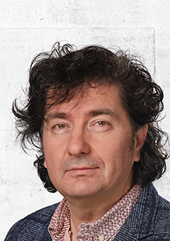 VÁRKONYI ZOLTÁN fényképe