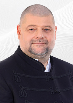 VÁRADI BARNA fényképe