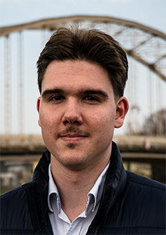 SAMU DOMONKOS fényképe